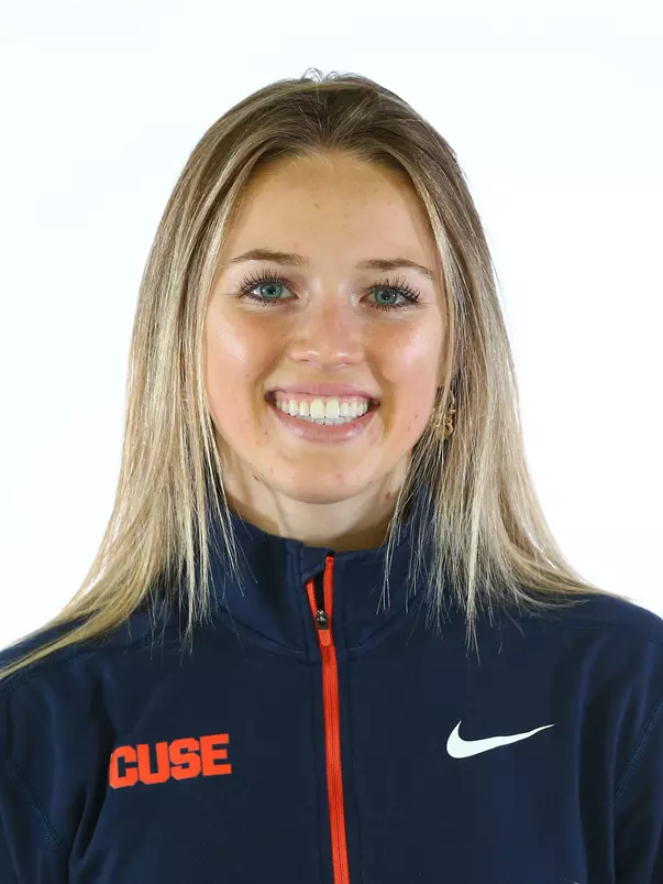 Olivia Etienvre headshot