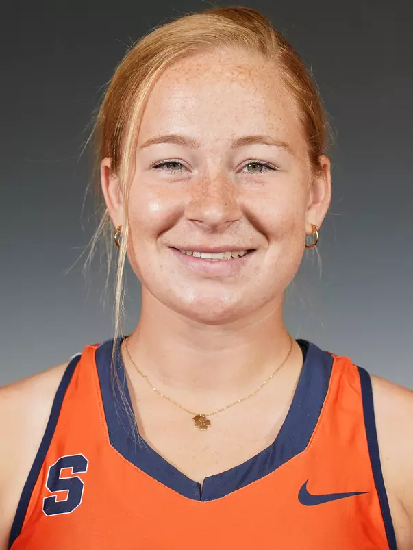 Eefke van den Nieuwenhof Head Shot