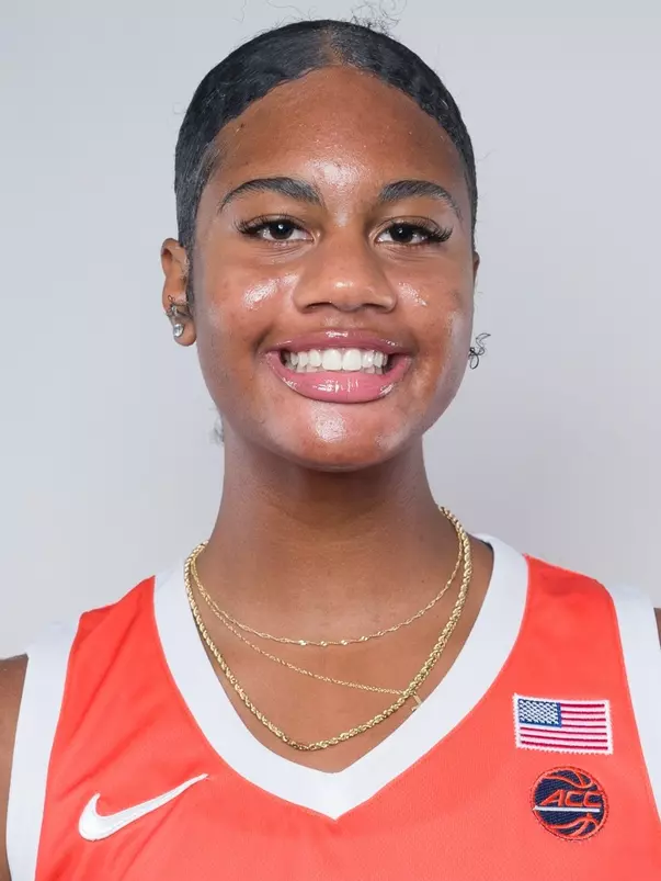 Keira Scott Summer Headshot