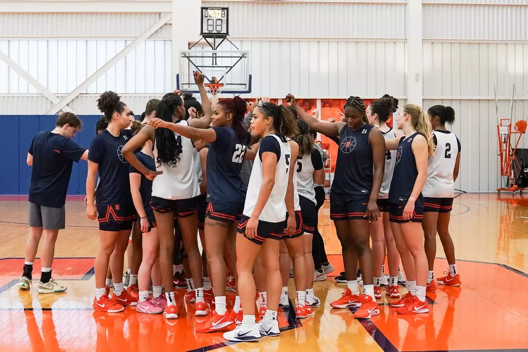 WBB huddles at practice on Oct. 14