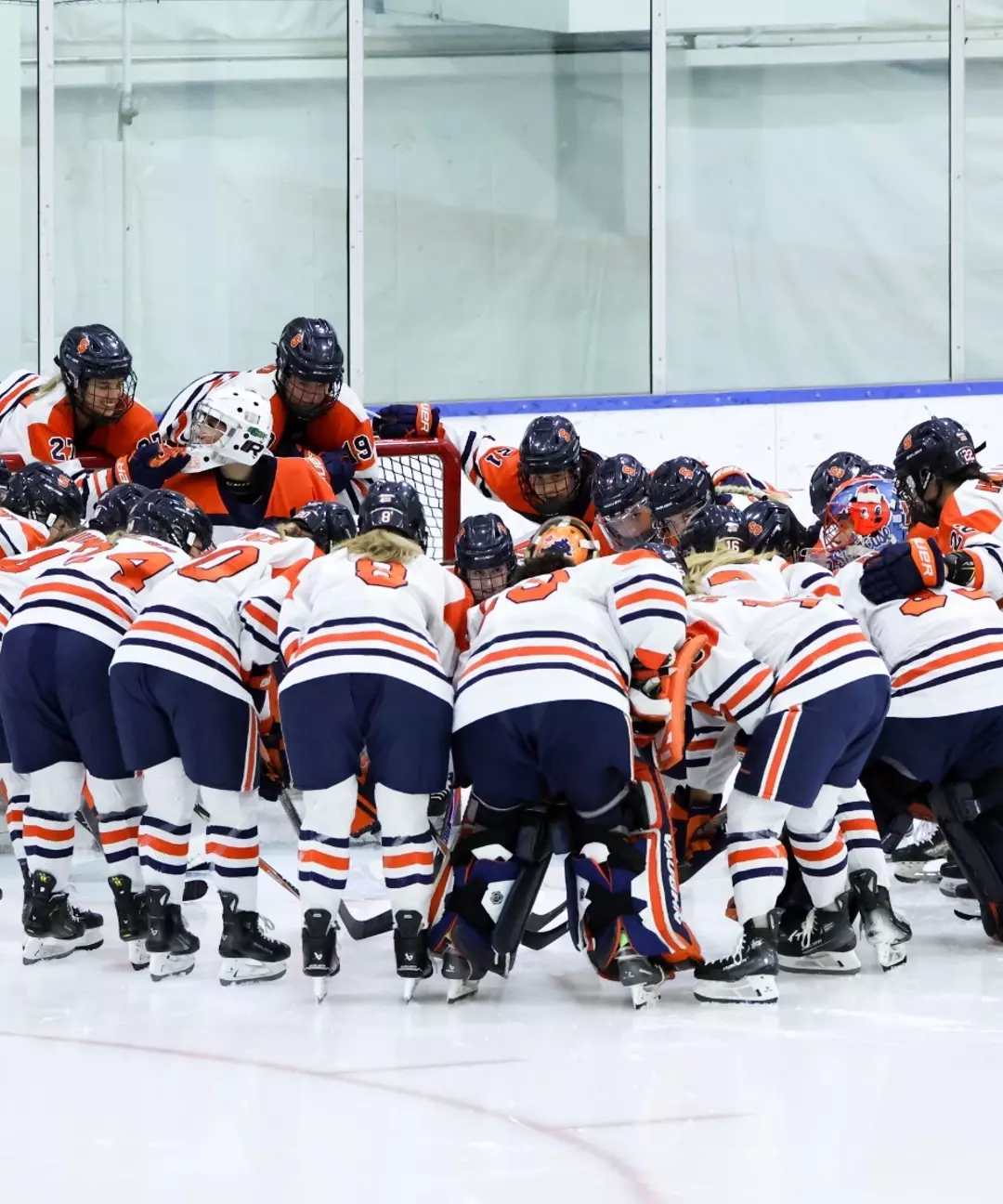 Ice Hockey huddle vs Minnesota Duluth