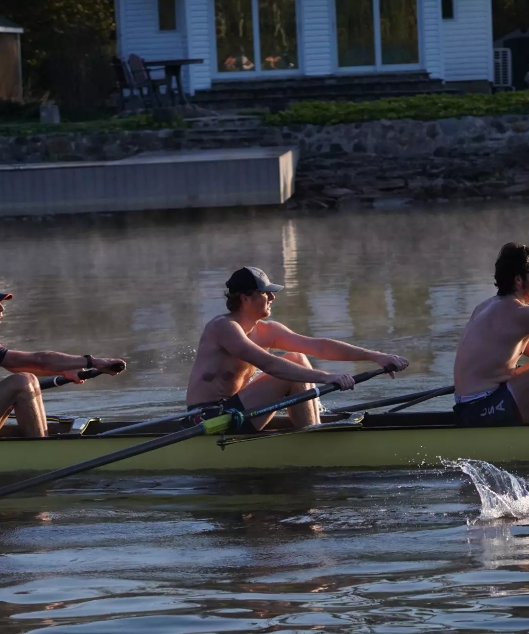 Men's rowing practicing on the Lysander river