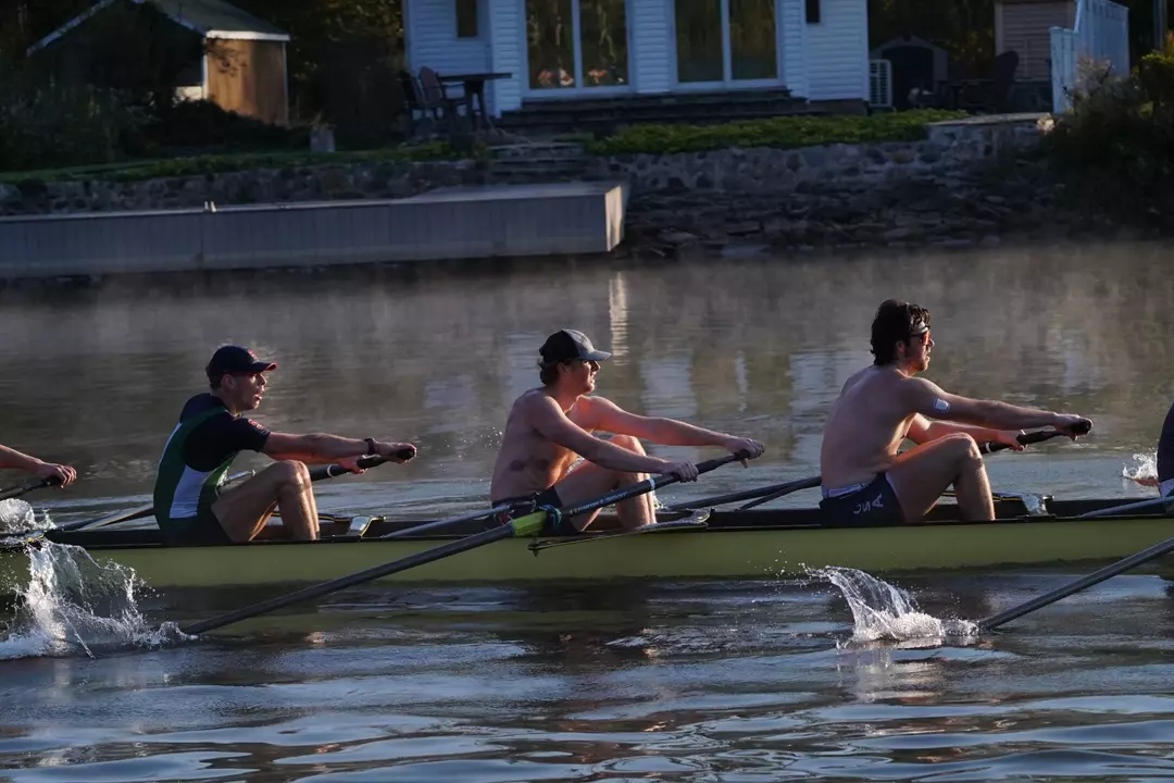 Men's rowing practicing on the Lysander river