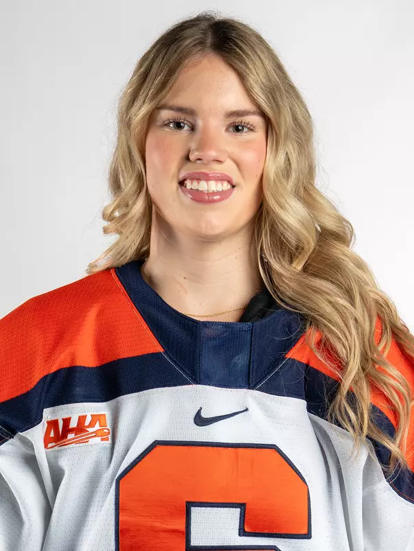 Emma Gnade Head Shot