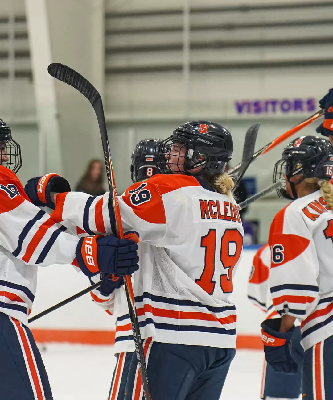 In-game action Syracuse vs. Stonehill
