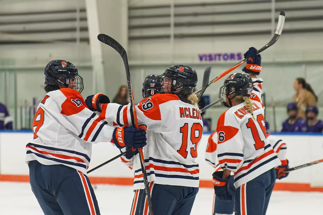 In-game action Syracuse vs. Stonehill