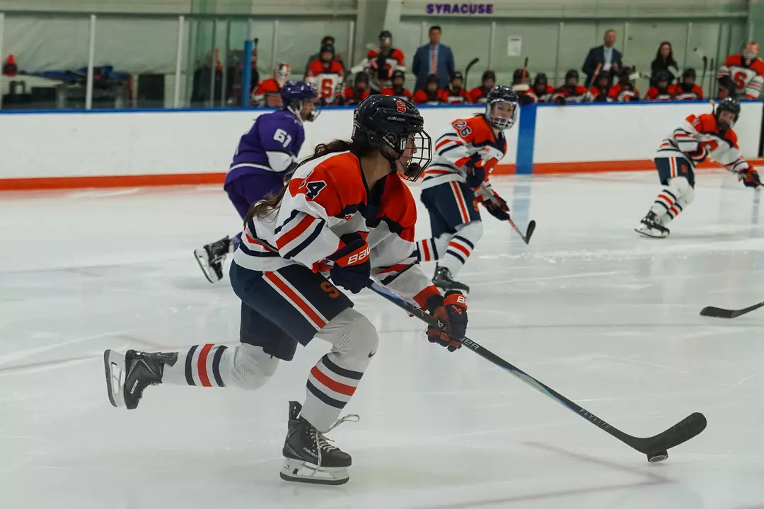 In-game action Syracuse vs. Stonehill
