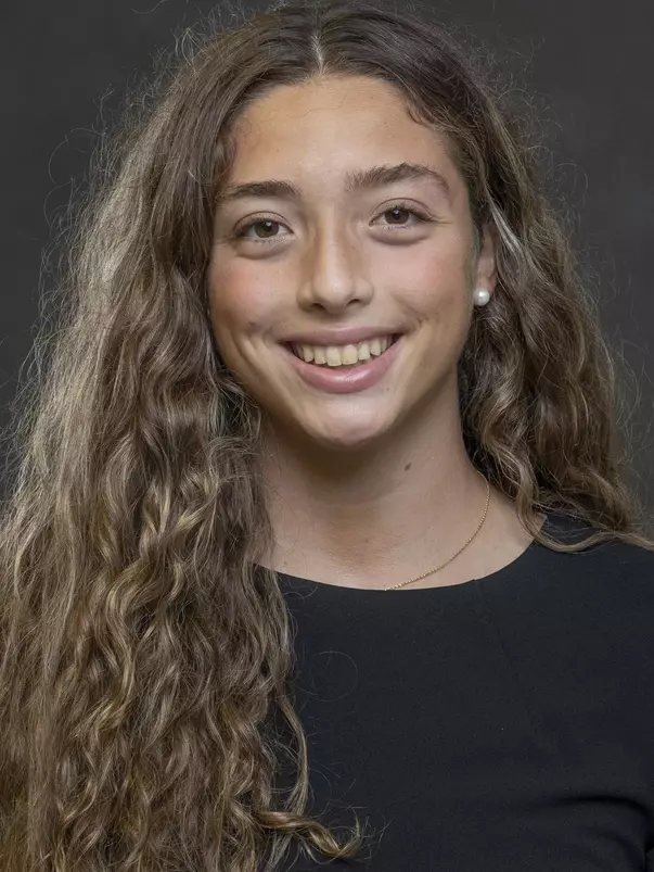 SARAH SZKLARUK TRAIPE Head Shot