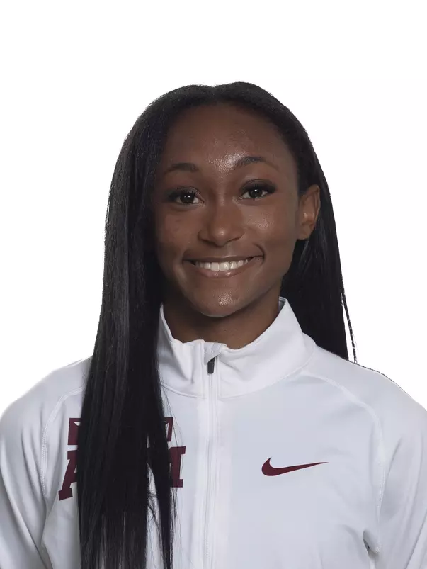 Laila Hackett Head Shot