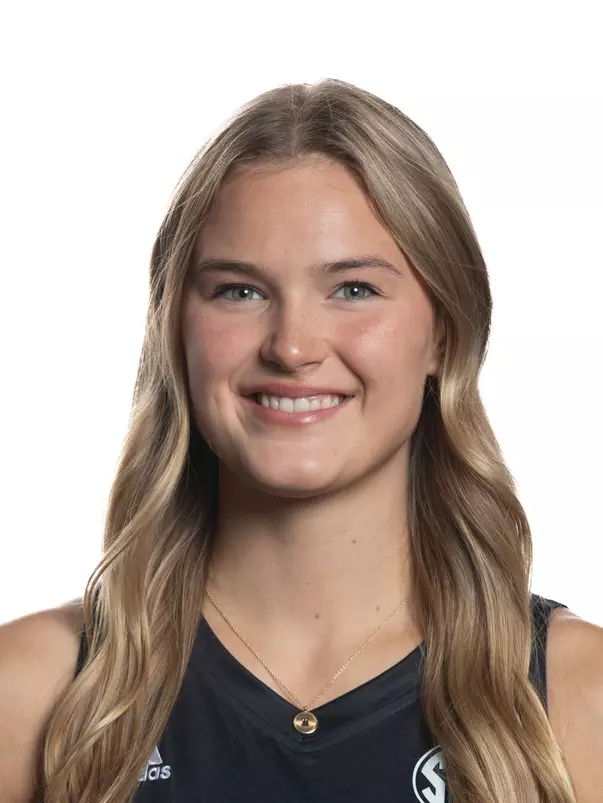 Emily Hellmuth Head Shot