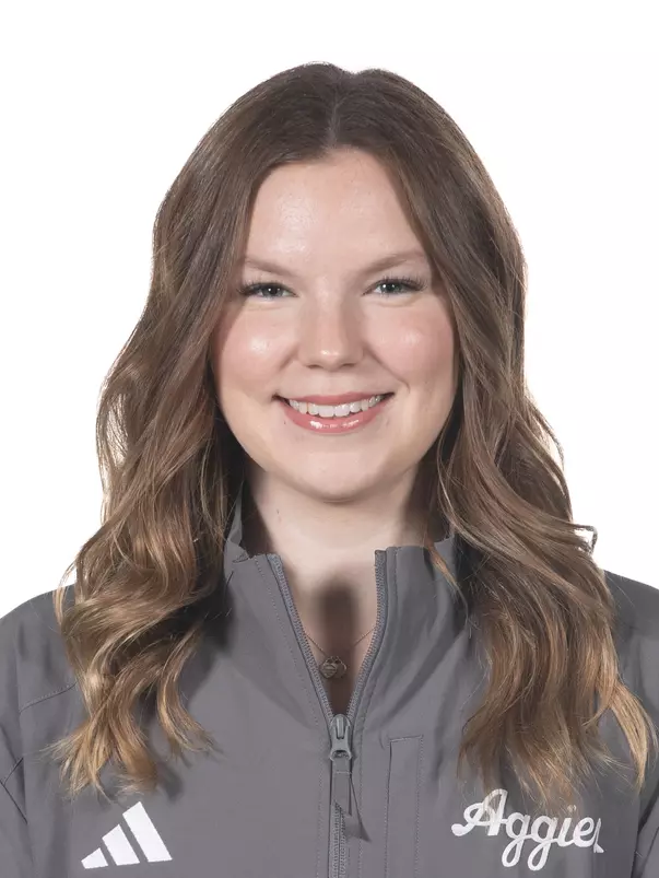 Chloe McKnight Head Shot