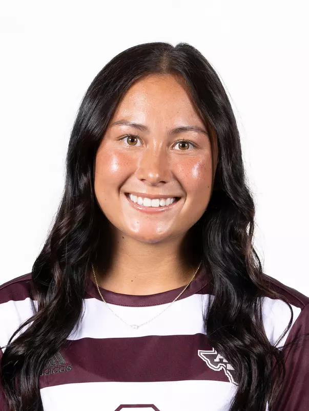 Emma Hoang Head Shot