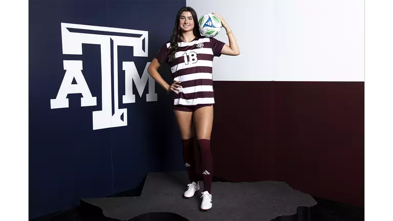 Lucy Landherr media day portrait shoot