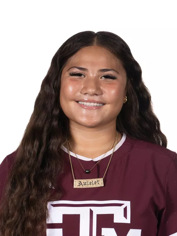 Maddie Sauni Head Shot