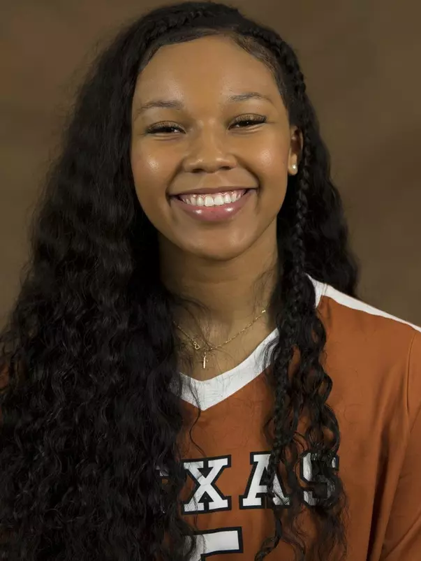 2019 Skylar Fields Headshot