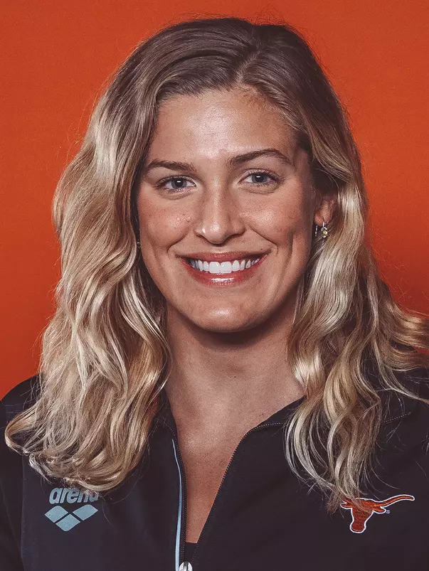 2020 Evie Pfeifer Headshot