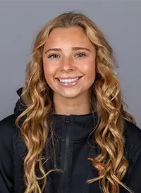 Hailey Hernandez Headshot