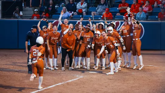 Playing softball the Texas way: Kayden Henry