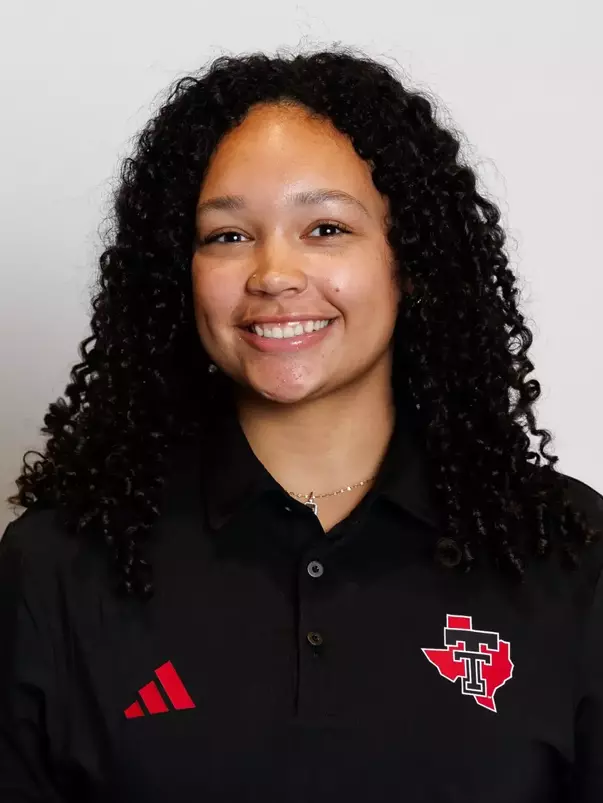 Iyanna Alston-Hasselvander headshot