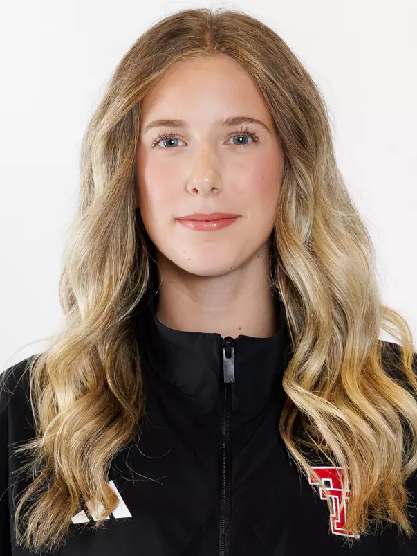 Elena Ban headshot