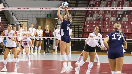 Greta Pleuss vs. Troy