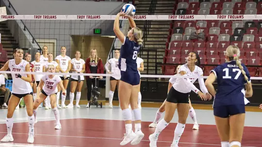 Greta Pleuss vs. Troy