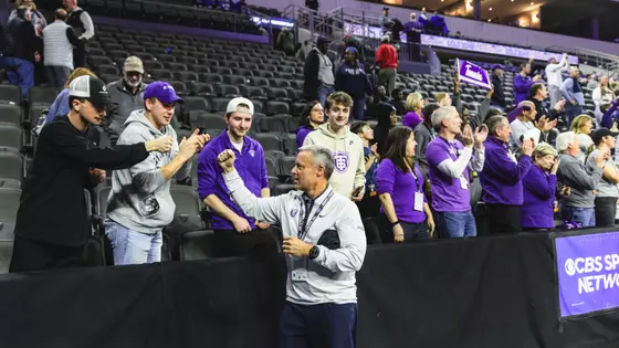 Phil Esten celebrates men's basketball win in the 2024-25 Summit League Tournament.