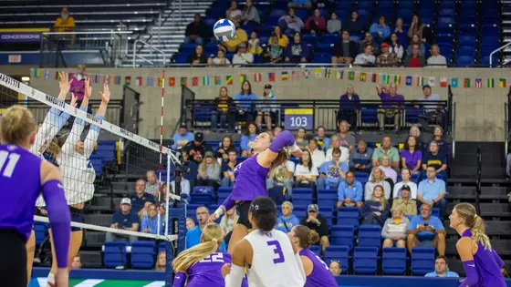 Volleyball travels to Omaha Oct. 9 for lone match of weekend Image