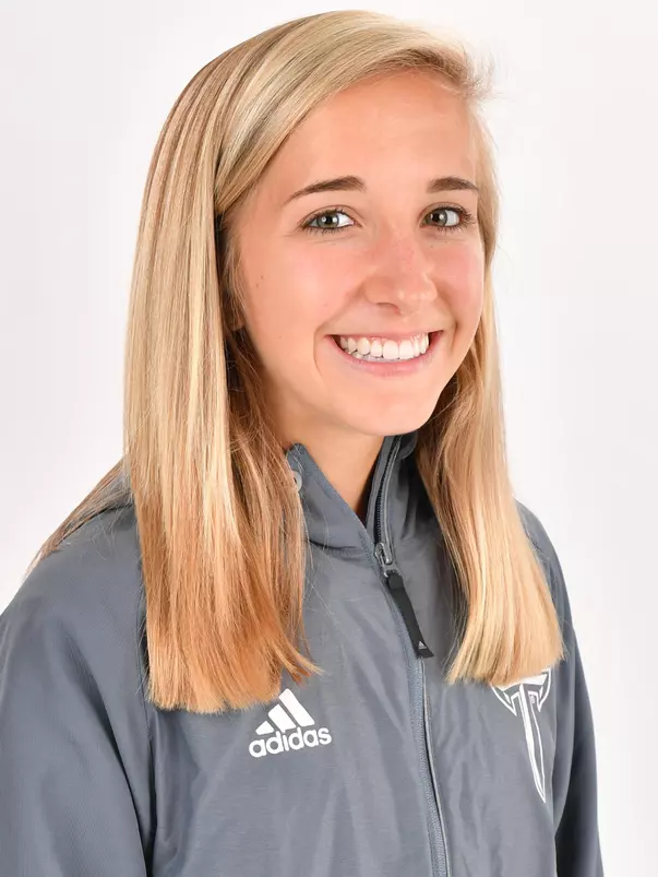 Kara Coulter Headshot 18