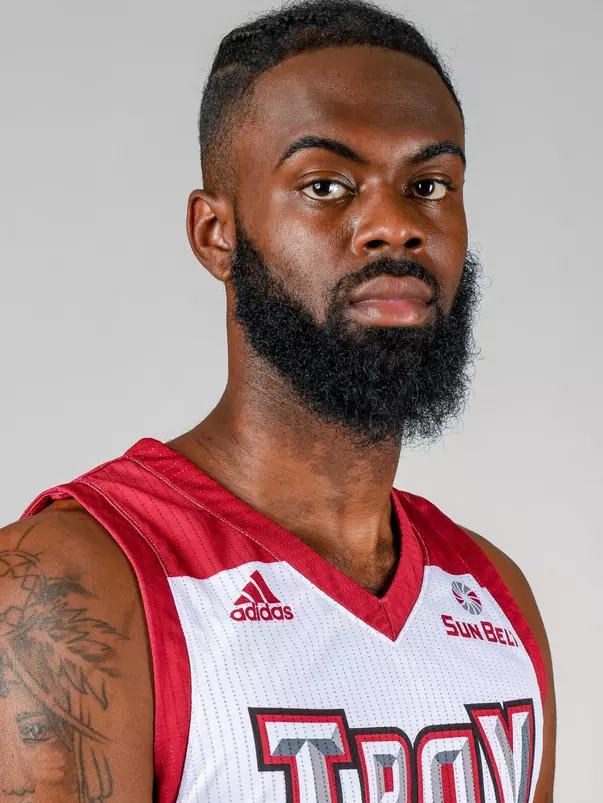 Davion Thomas Headshot 18