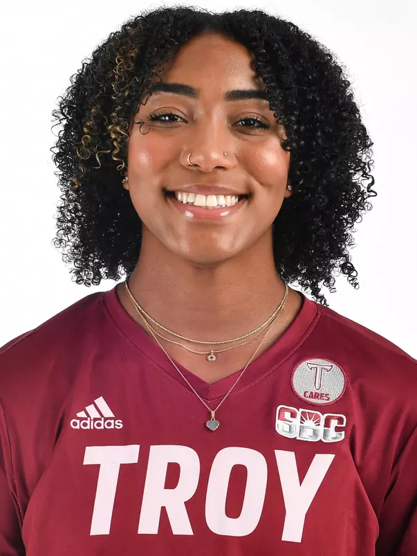 Alicia Victoria 2022 Headshot
