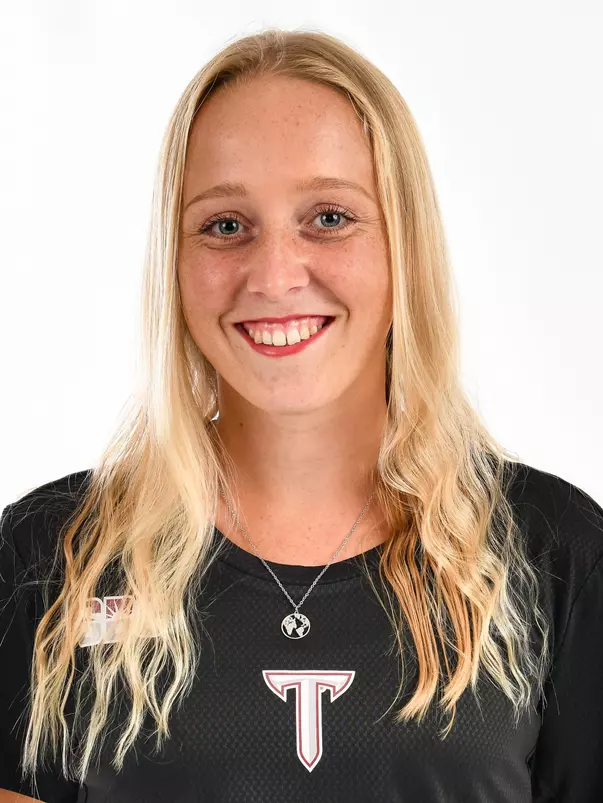 Franziska Ahrend Headshot