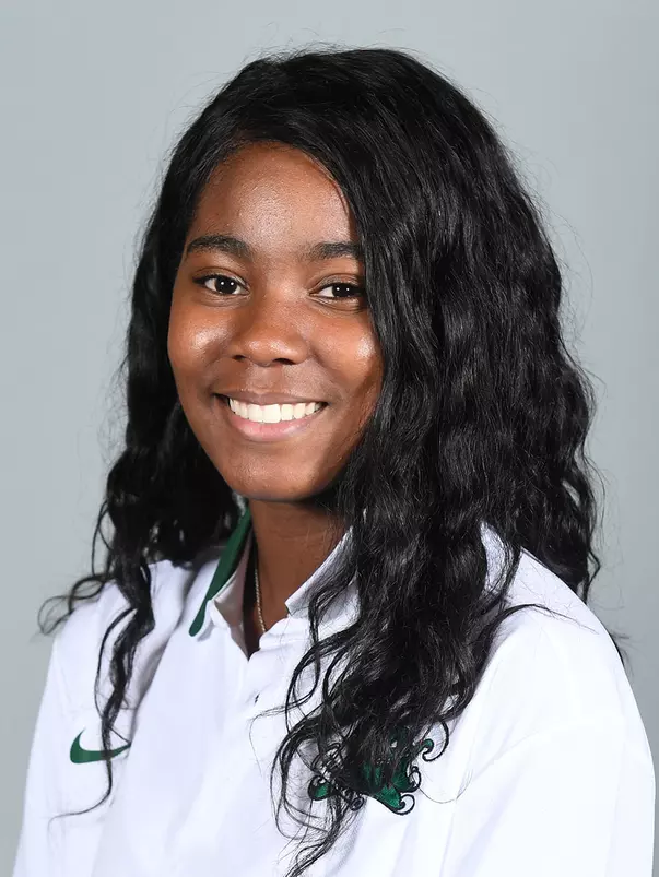 Alanna Ausin Headshot