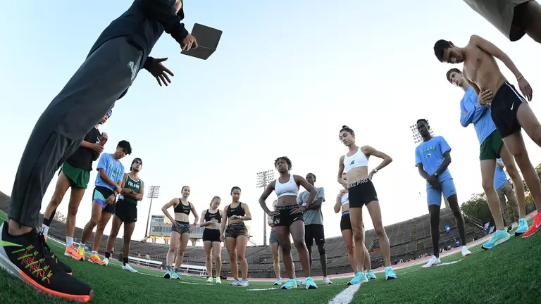 Cross Country Wraps Up AAC Championship in Lankeland, Fla