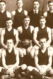1920-21 men's basketball team
