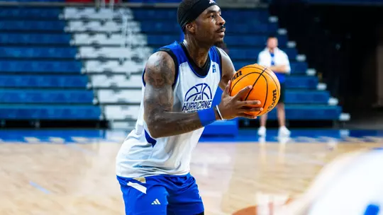 David Green shoots at practice