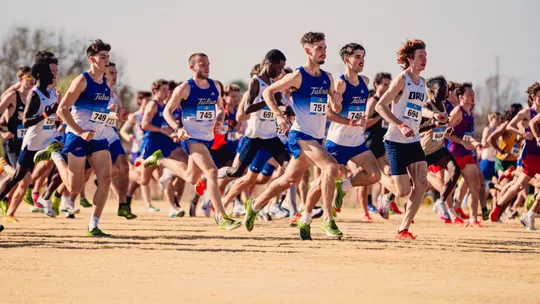 Men's cross country runs at the 2025 Midwest Regional