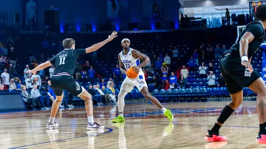 David Green scans the defense