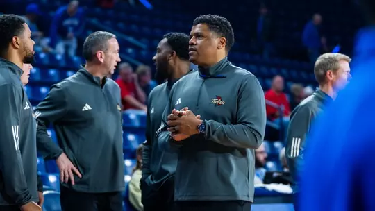 Yaphett King coaches against Austin Peay