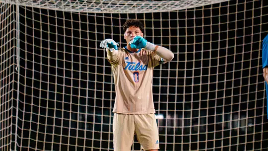 Carlito Saylon in goal