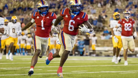 Damari Alston runs in for a touchdown against East Texas A&M
