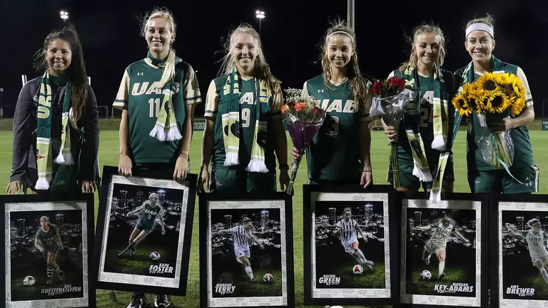 Brewer leads UAB Past Middle Tennessee on Senior Night