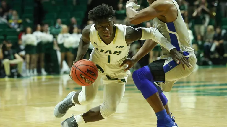 Blazers Fall Short Against Middle Tennessee in C-USA Opener