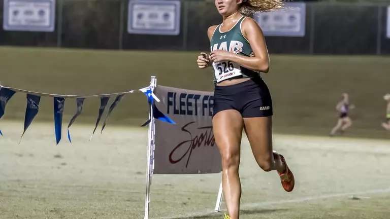 Emily Drouin Leads Cross Country To Top 10 Finish
