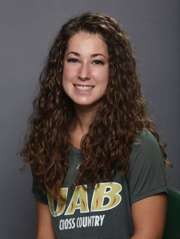 Abigail Davis Headshot