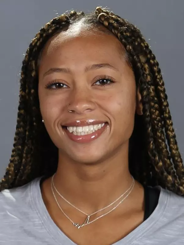 Alyssa Nelson Headshot