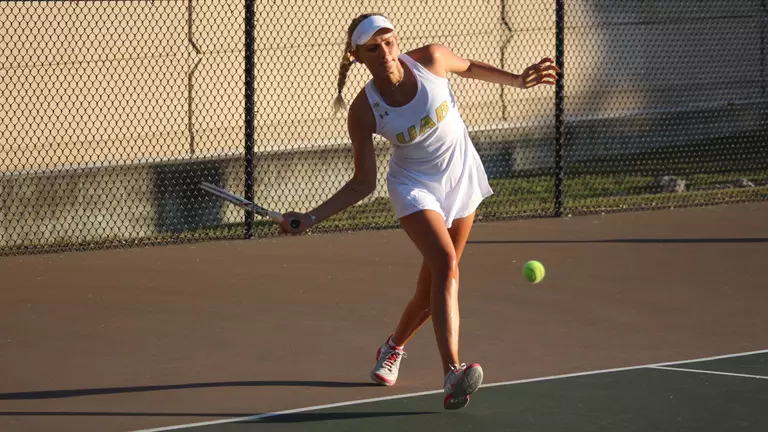 UAB Shows Out at Samford Round Robin