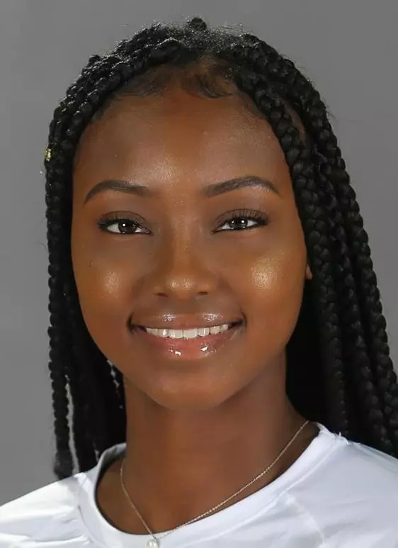 Victoria Young headshot