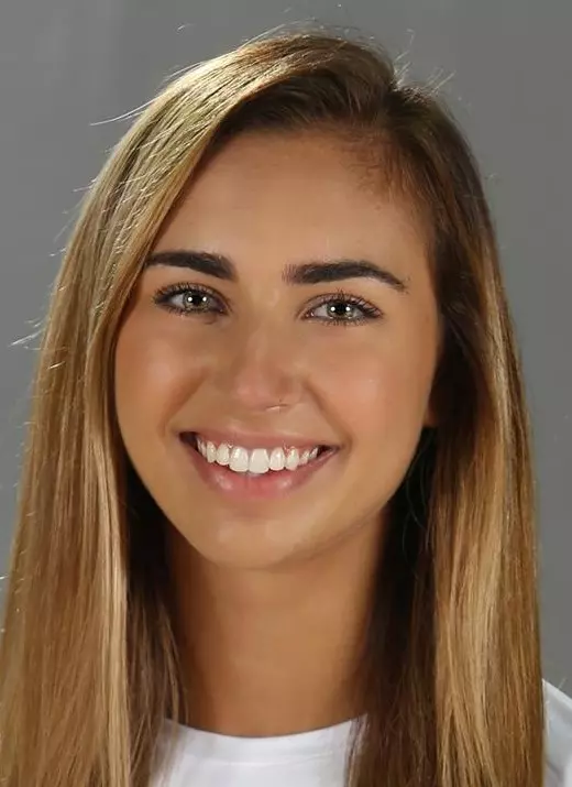 Anna D'Cruz headshot