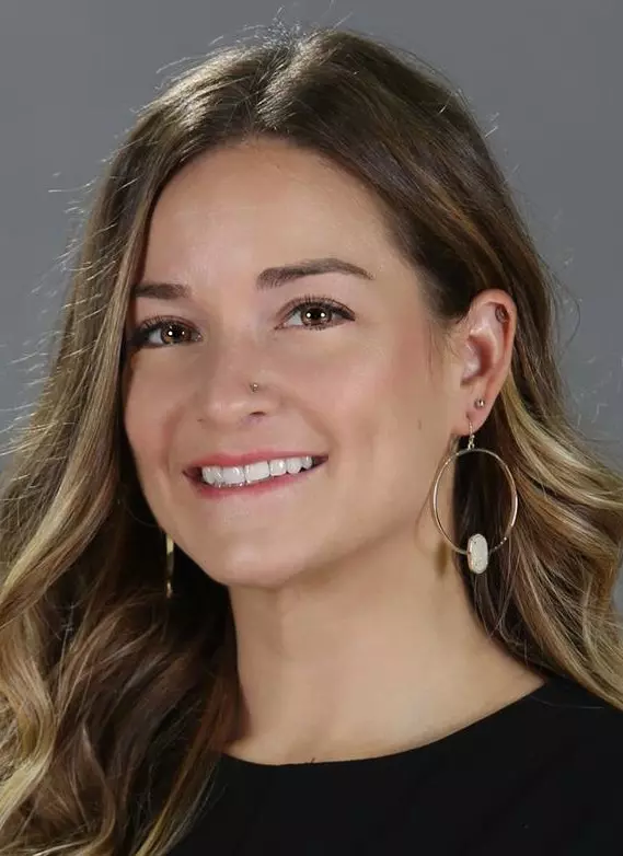 Amy Pauly 2018 headshot